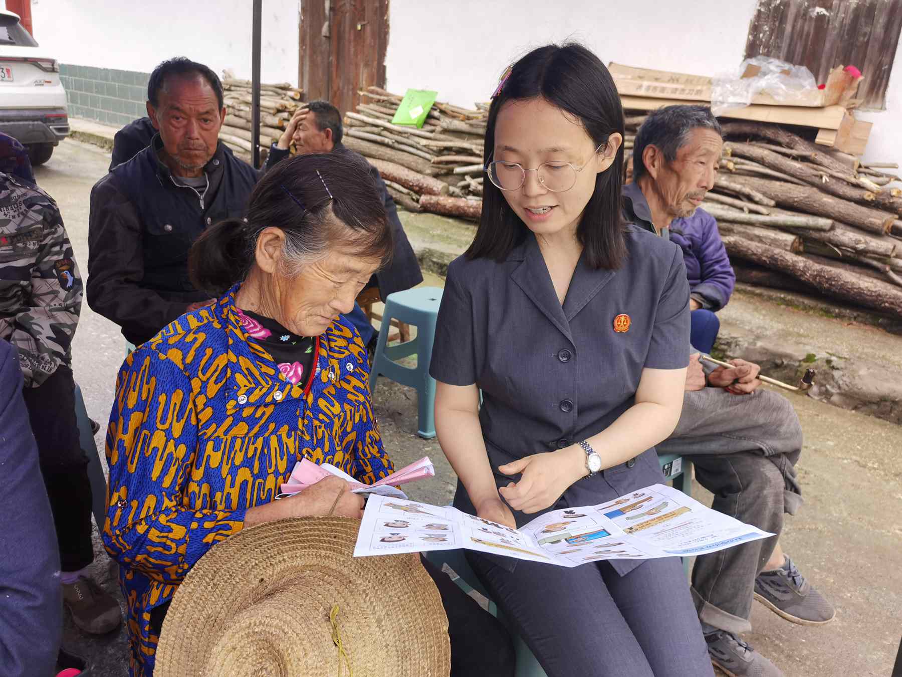 C:\Users\xsfy\Desktop\干警宣讲1_副本.jpg C:\Users\xsfy\Desktop\干警宣讲1_副本.jpg