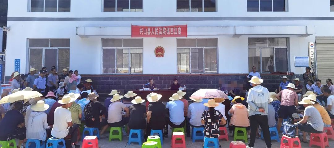 H:\【法暖家长里短】 家事法庭进院坝，法槌敲醒义务人\微信图片_20220815145637.jpg